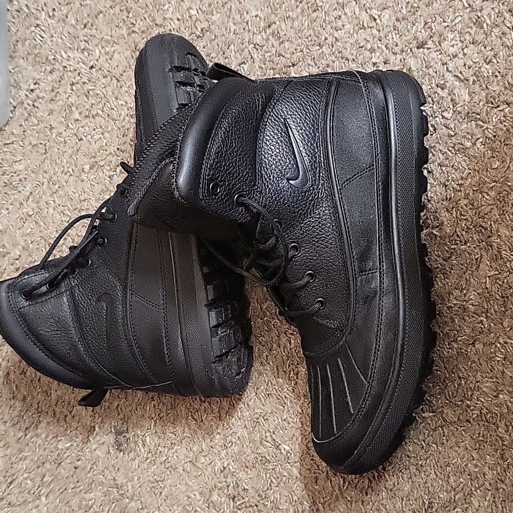 Nike Boots - Picture 3 of 5